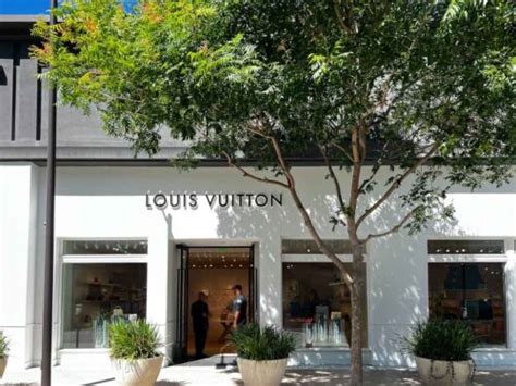 louis vuitton walnut creek store.